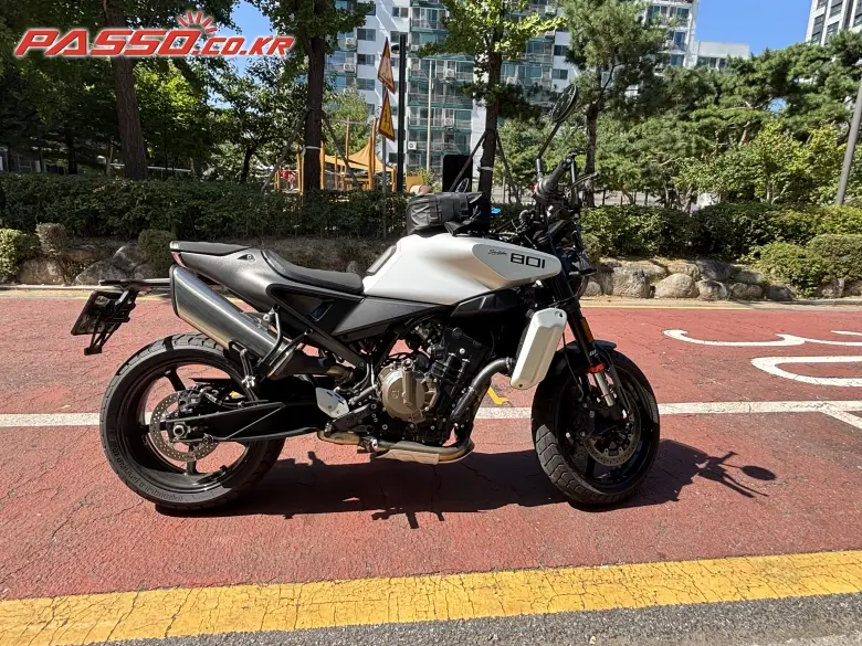 Husqvarna Svartpilen 801