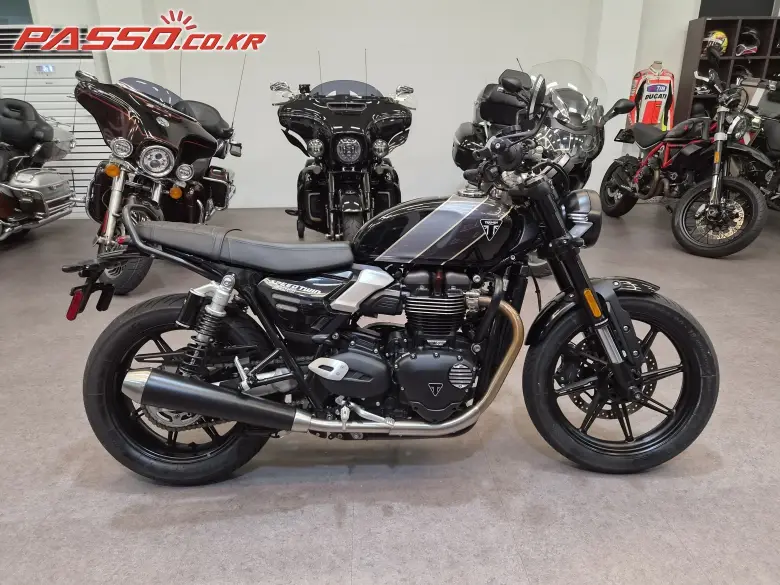 Triumph Street Twin