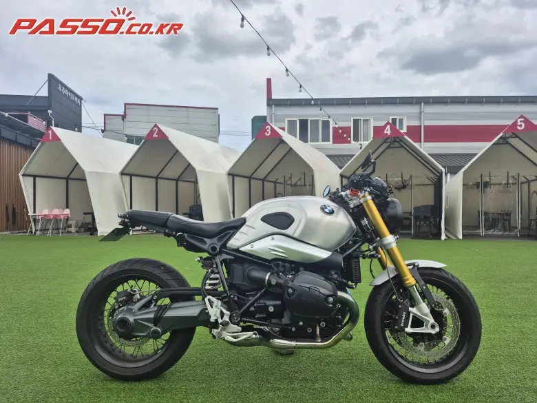 BMW R Nine T