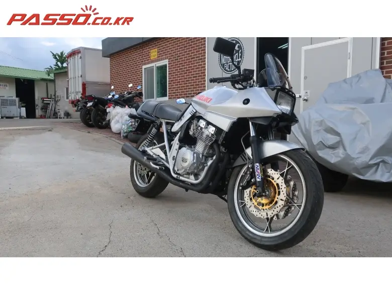 Suzuki GSX 400 Katana