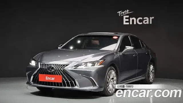 Lexus ES300h, 2023