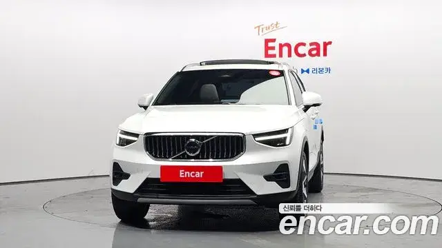 Volvo XC40, 2025