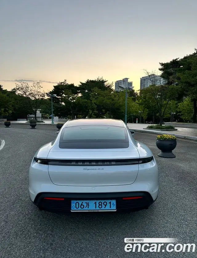 Porsche Taycan, 2021
