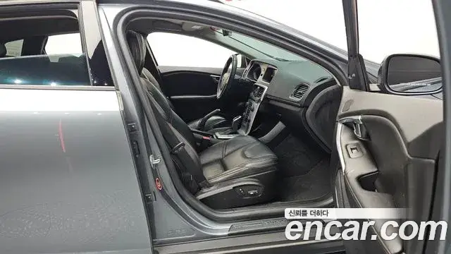 Volvo V40 Cross Country, 2019