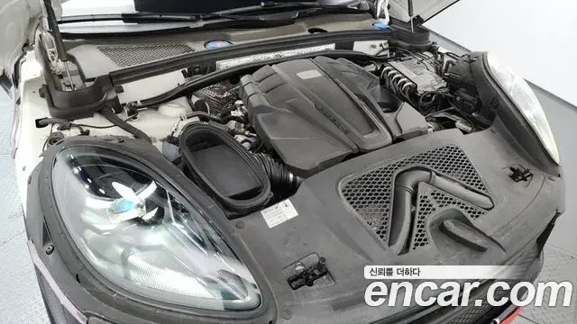 Porsche Macan, 2020