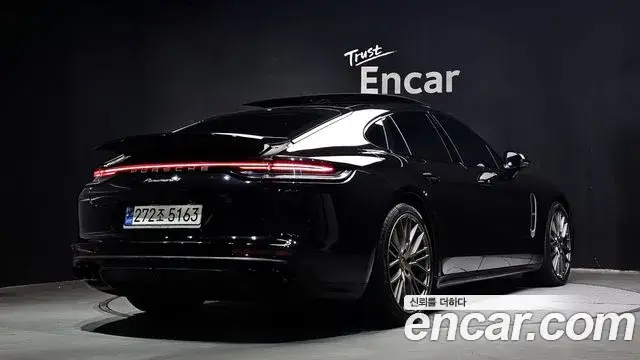 Porsche Panamera, 2023