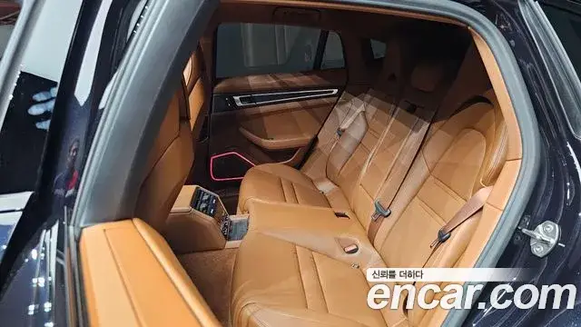 Porsche Panamera, 2023