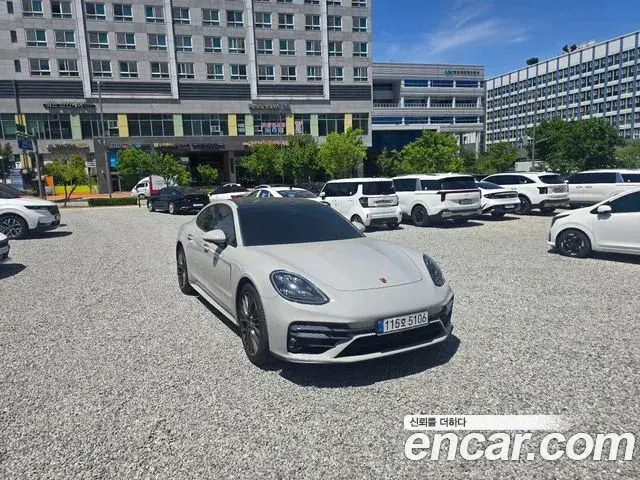 Porsche Panamera, 2022