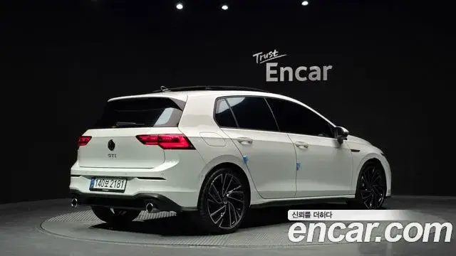 Volkswagen Golf, 2024