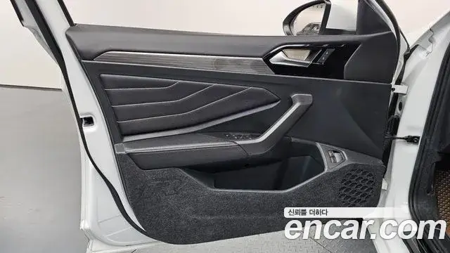 Volkswagen Jetta, 2023