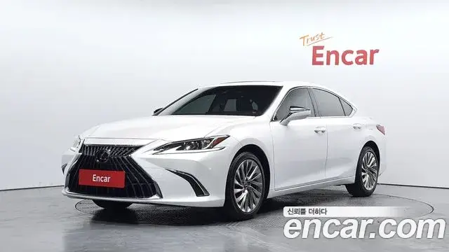 Lexus ES300h, 2022