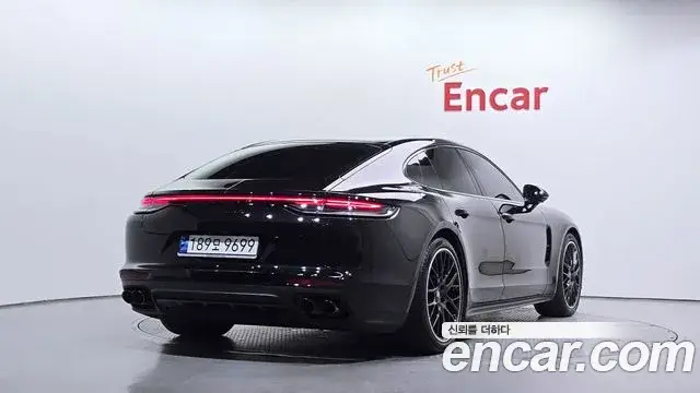 Porsche Panamera, 2023