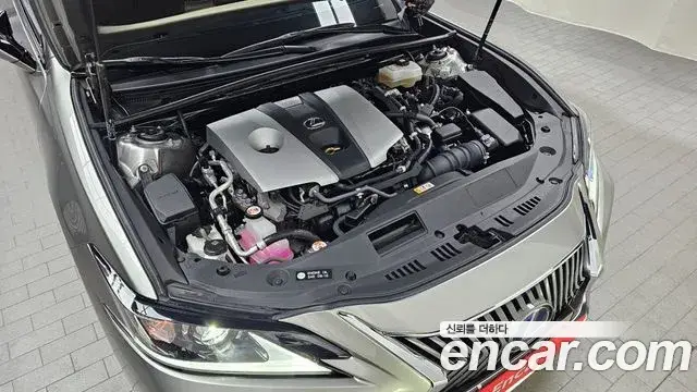 Lexus ES300h, 2021