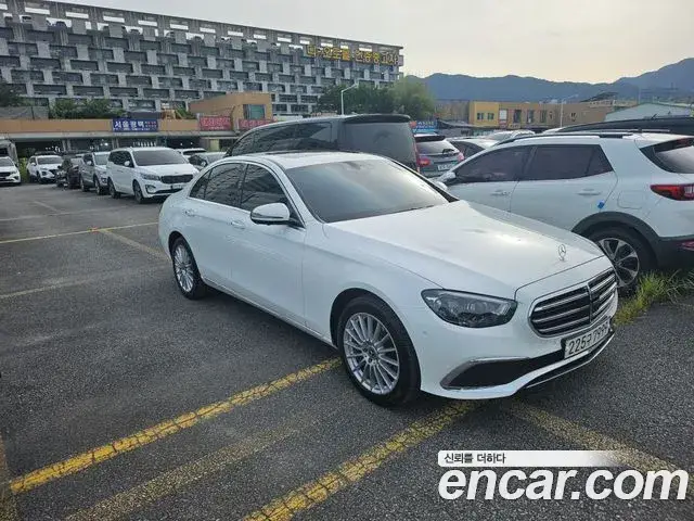 Mercedes-Benz E-Class, 2022