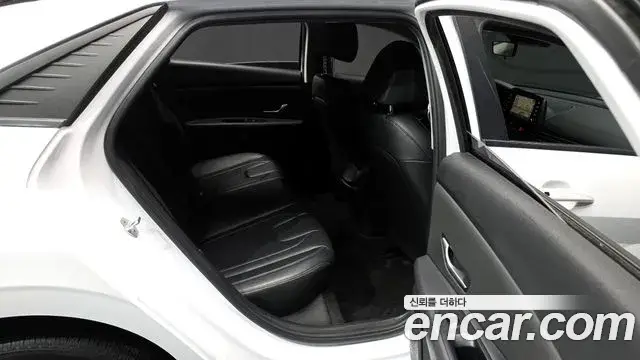 Hyundai The New Avante Hybrid, 2021