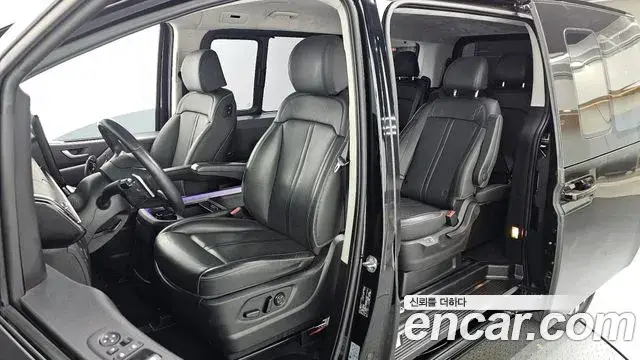 Hyundai Staria, 2023