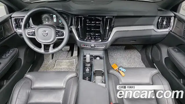 Volvo S60, 2022