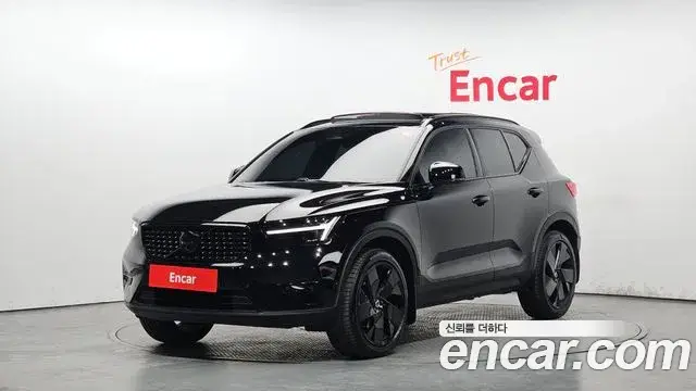 Volvo XC40, 2025