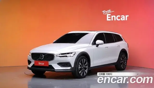 Volvo V60 Cross Country, 2025