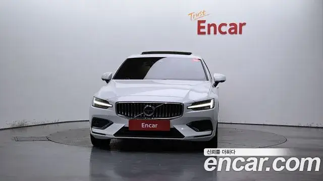 Volvo S60, 2022