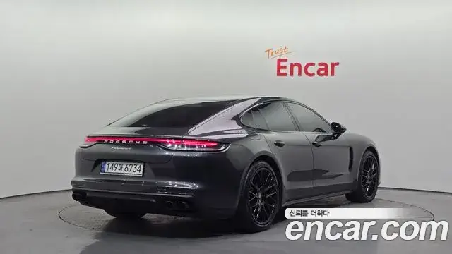Porsche Panamera, 2022