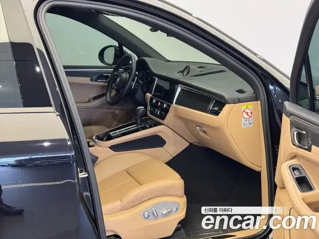 Porsche Macan, 2022
