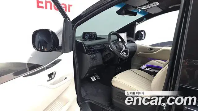 Hyundai Staria, 2025