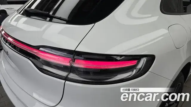 Porsche Macan, 2022