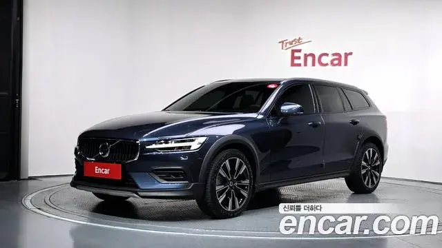 Volvo V60 Cross Country, 2022