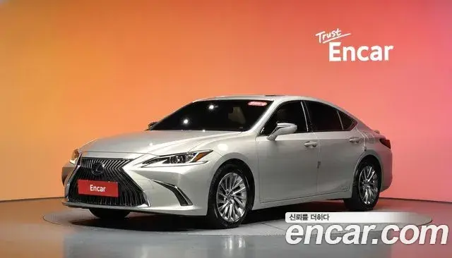 Lexus ES300h, 2020