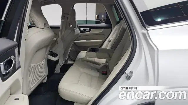 Volvo XC60, 2025