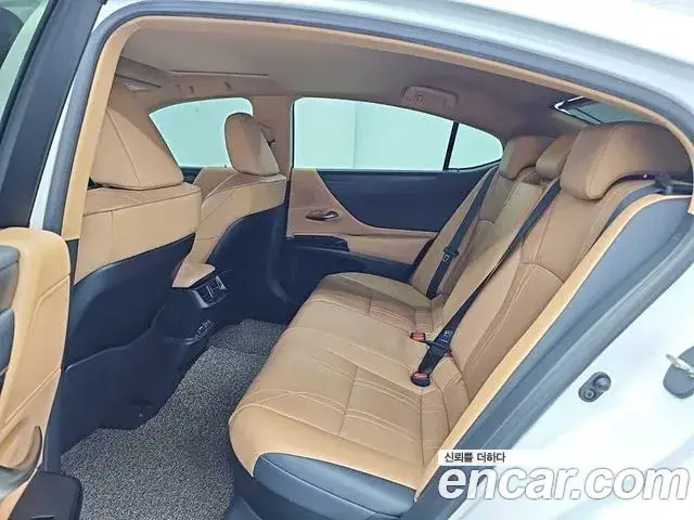 Lexus ES300h, 2023