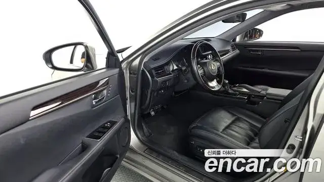 Lexus ES300h, 2018