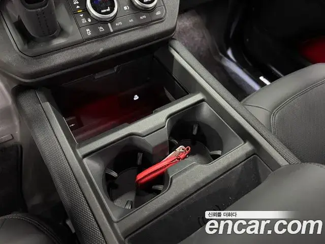 Land Rover Defender, 2024