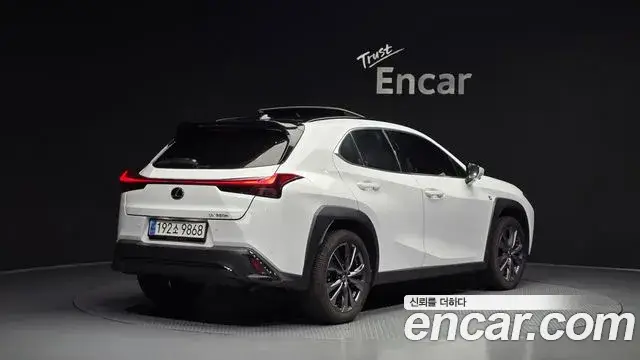 Lexus UX250h, 2023