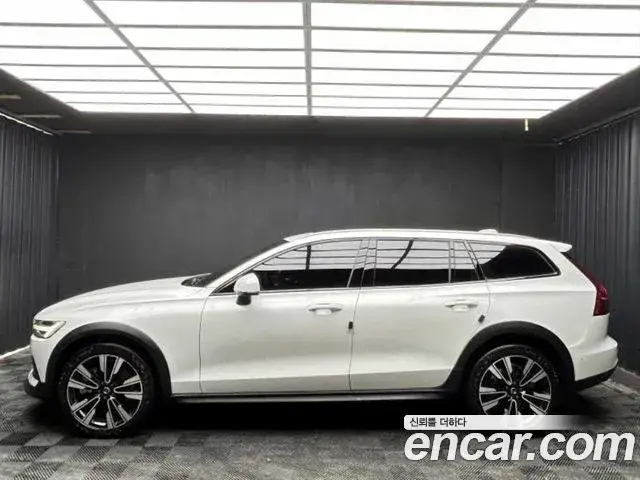 Volvo V60 Cross Country, 2022