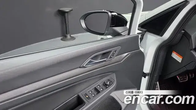 Volkswagen Golf, 2023