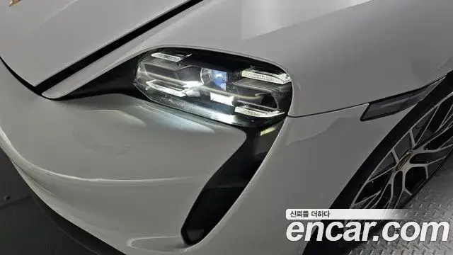 Porsche Taycan, 2021