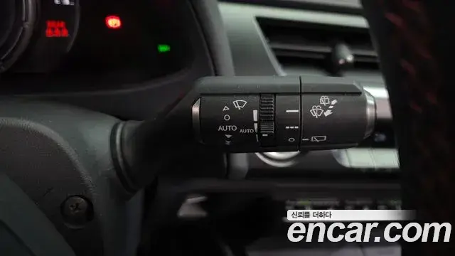 Lexus UX250h, 2020