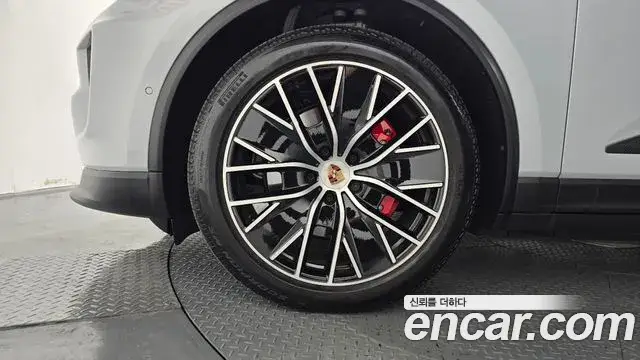 Porsche Macan EV, 2025