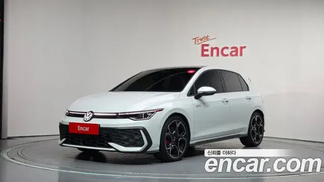 Volkswagen Golf, 2025