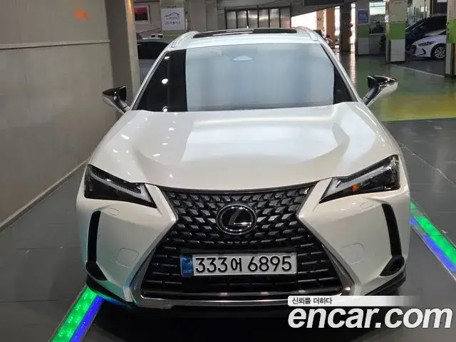 Lexus UX300h, 2025