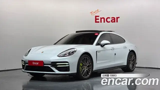 Porsche Panamera, 2023