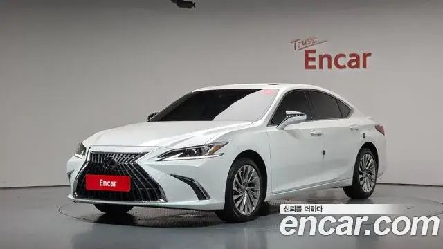 Lexus ES300h, 2024