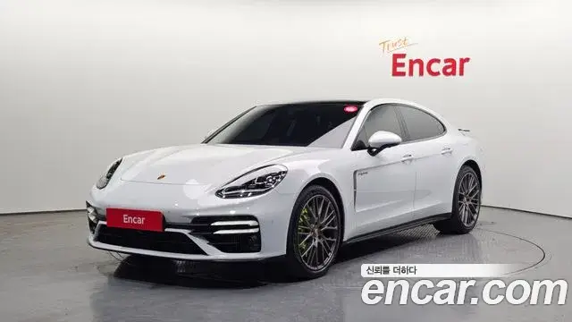 Porsche Panamera, 2023