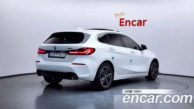 BMW 1 Series, 2022