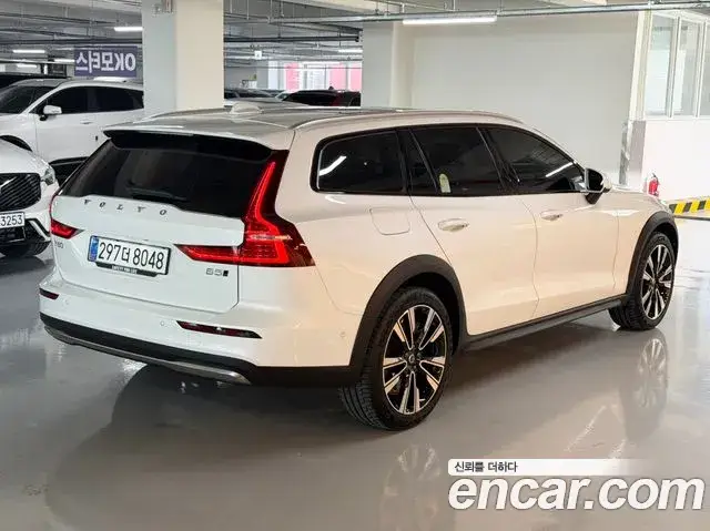 Volvo V60 Cross Country, 2025