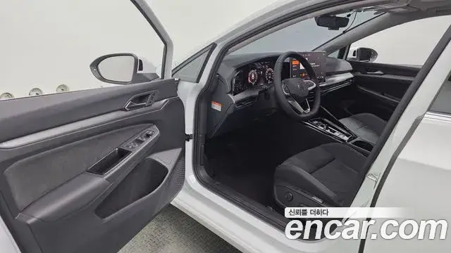 Volkswagen Golf, 2025