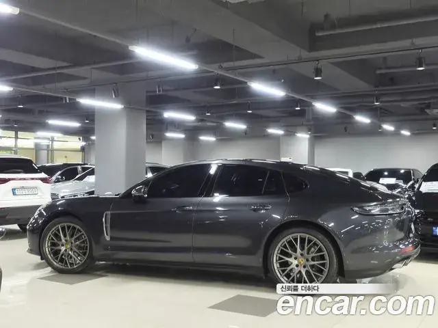 Porsche Panamera, 2022