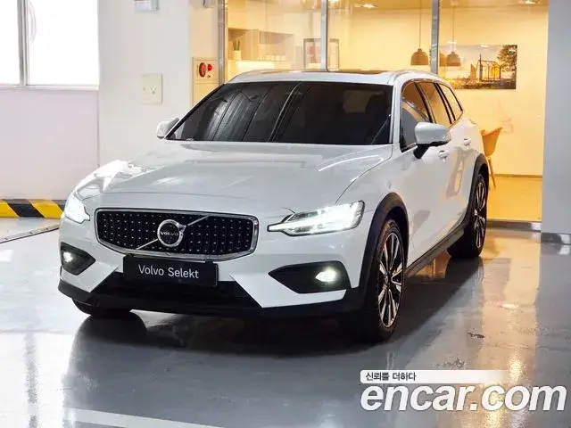 Volvo V60 Cross Country, 2025